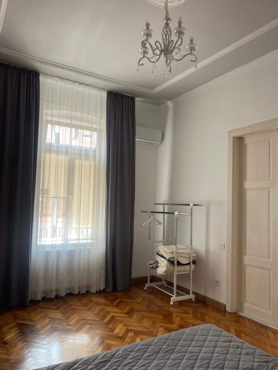 Newtone Apartment Chernivtsi Exterior foto