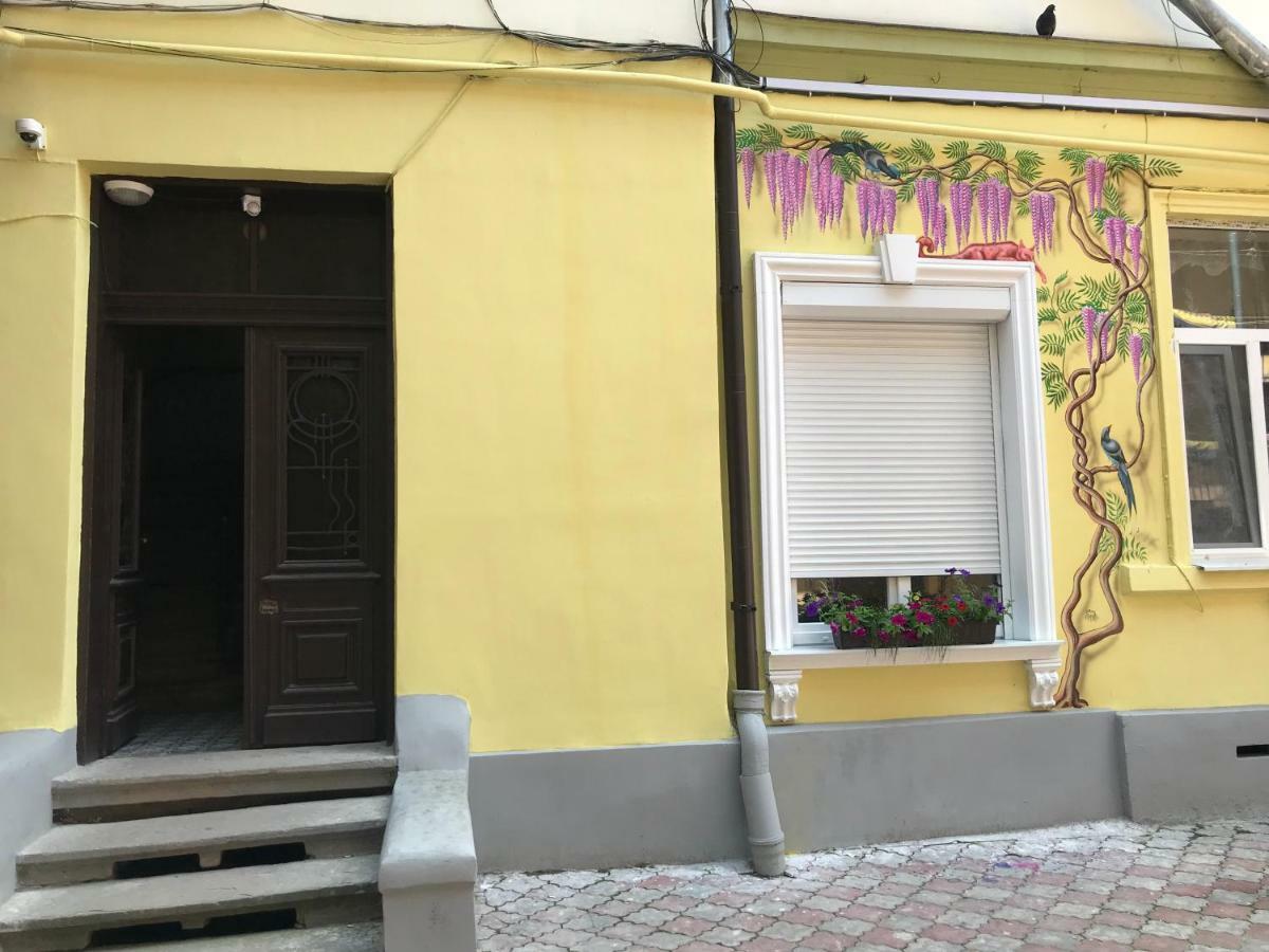 Newtone Apartment Chernivtsi Exterior foto