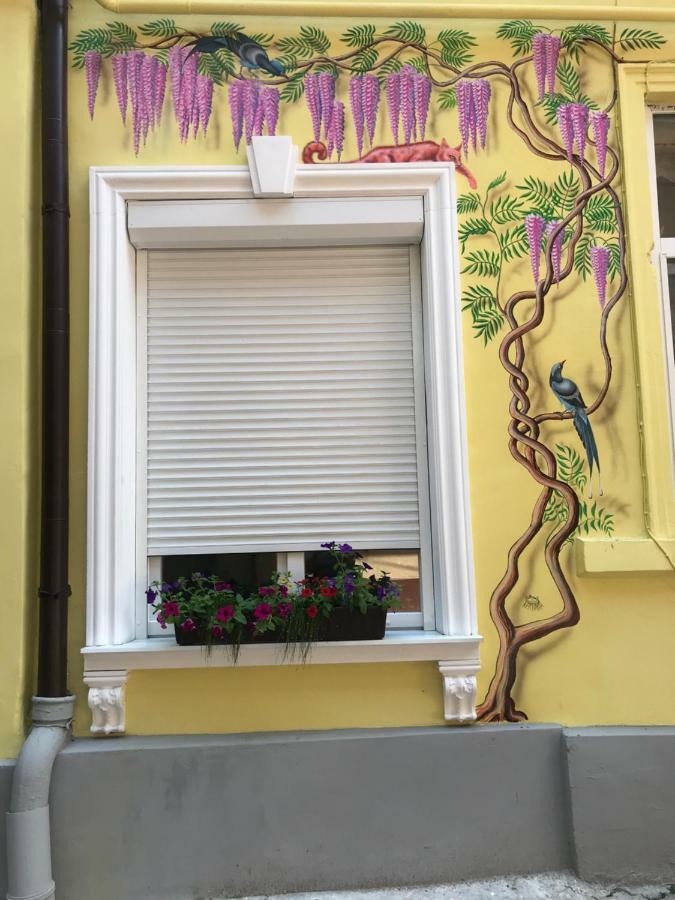 Newtone Apartment Chernivtsi Exterior foto